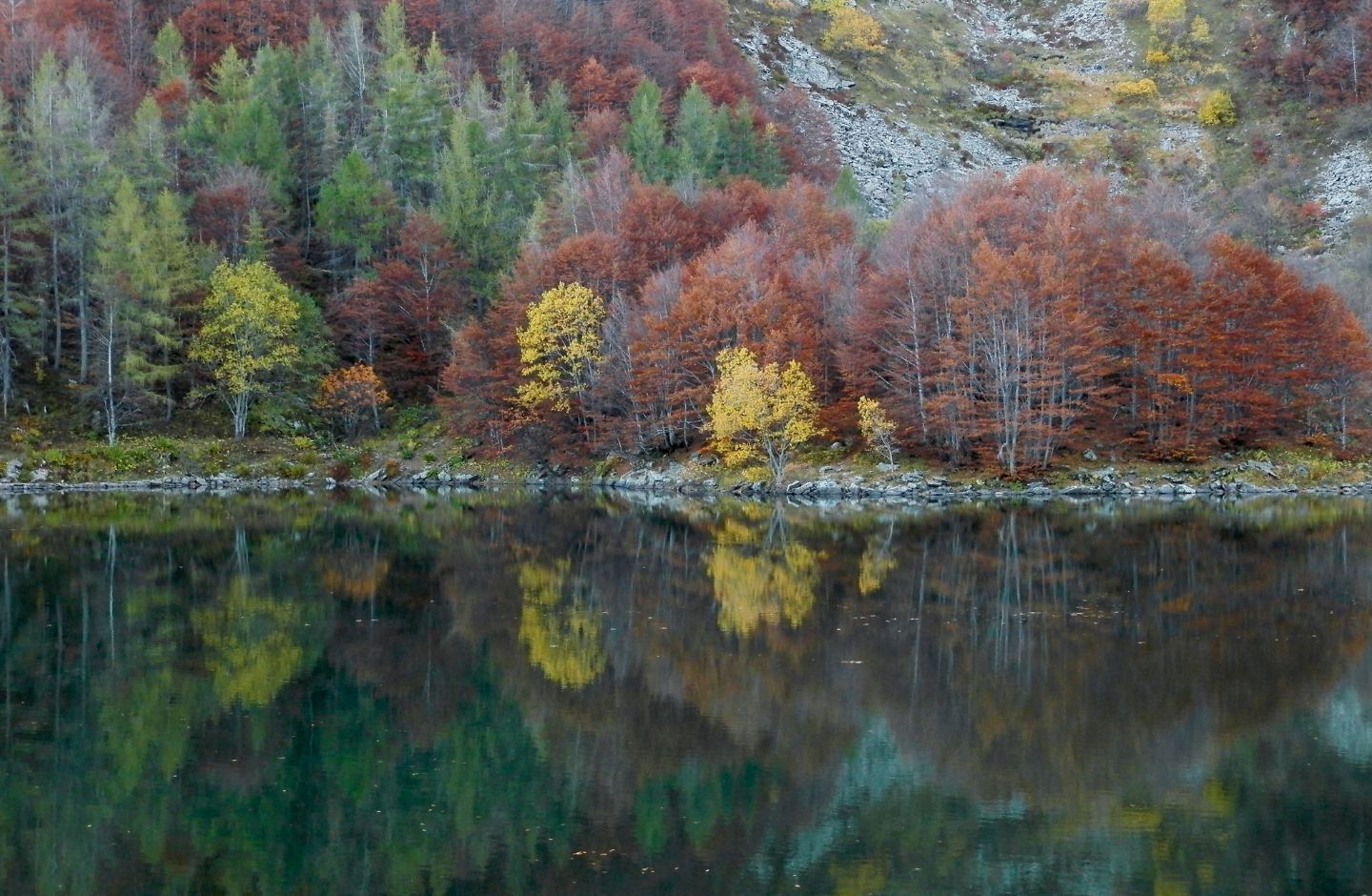 Il foliage,weekend nella terra dei laghi